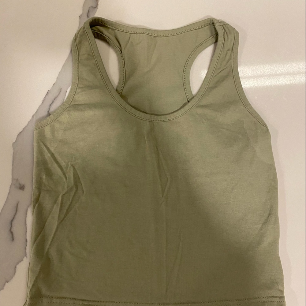 Amazon Set of 3 workout crops tops. Size M.